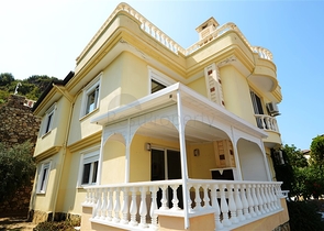 فيلا بإطلالة بحرية وجبلية في منطقة كارجي جاك – ألانيا