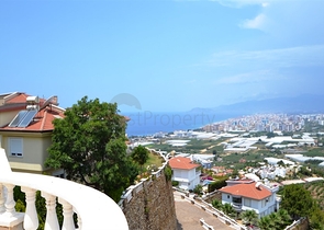 فيلا بإطلالة بحرية وجبلية في منطقة كارجي جاك – ألانيا