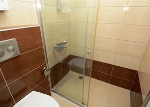 شقة ضمن مجمع مع بنية تحتية فاخرة في منطقة أفسلار – ألانيا