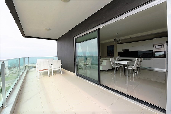 شقة فاخرة وبإطلالة بحرية مباشرة على البحر في منطقة كارجي جاك – ألانيا