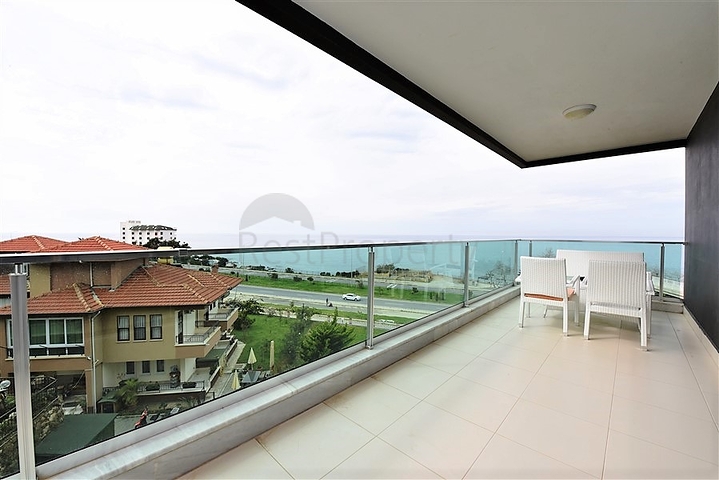 شقة فاخرة وبإطلالة بحرية مباشرة على البحر في منطقة كارجي جاك – ألانيا