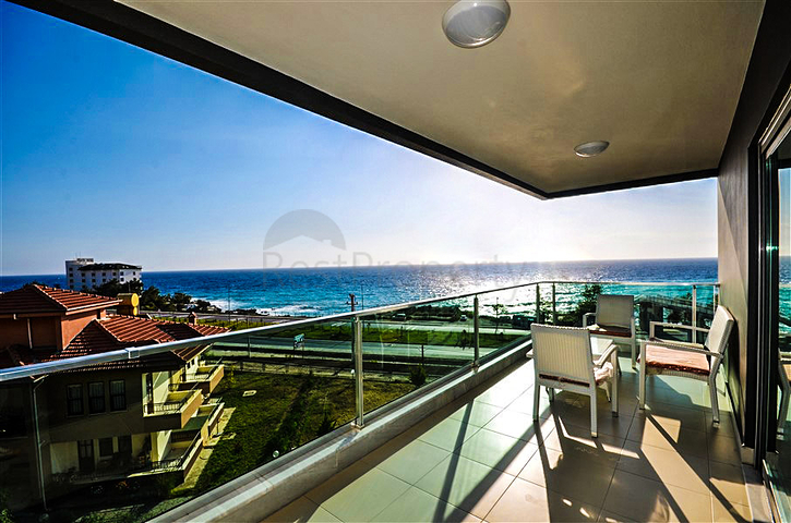 شقة فاخرة وبإطلالة بحرية مباشرة على البحر في منطقة كارجي جاك – ألانيا