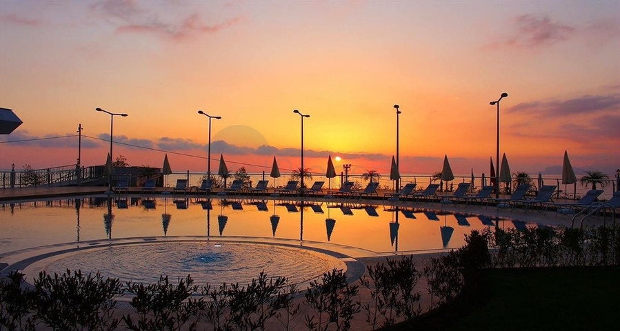 شقة فاخرة وبإطلالة بحرية مباشرة على البحر في منطقة كارجي جاك – ألانيا