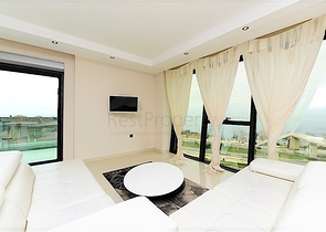 شقة فاخرة وبإطلالة بحرية مباشرة على البحر في منطقة كارجي جاك – ألانيا