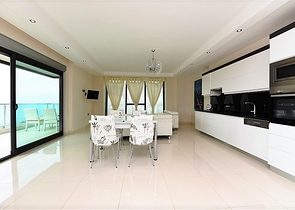 شقة فاخرة وبإطلالة بحرية مباشرة على البحر في منطقة كارجي جاك – ألانيا