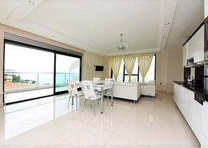 شقة فاخرة وبإطلالة بحرية مباشرة على البحر في منطقة كارجي جاك – ألانيا