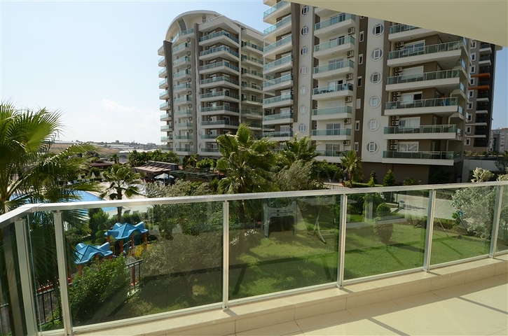 شقة للإيجار في مجمع حديث