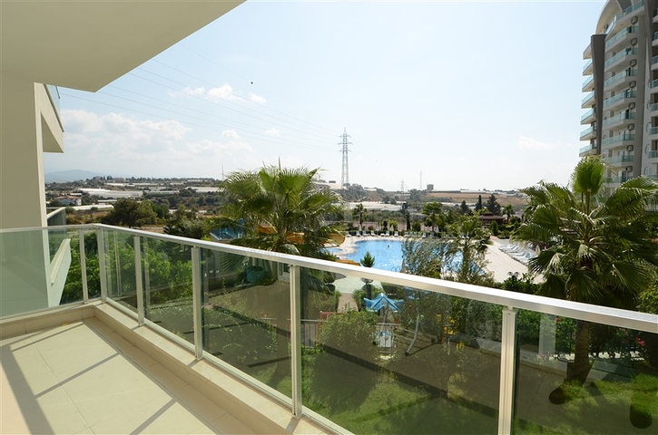 شقة للإيجار في مجمع حديث