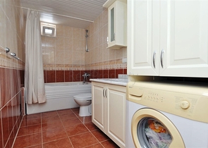 شقة مفروشة بإطلالة بحرية مميزة في منطقة محمودلار – الانيا