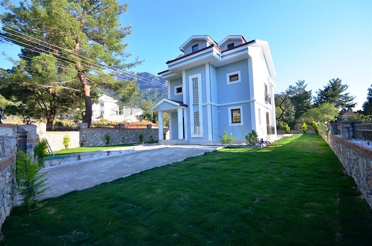 فيلا فاخرة مع بركة سباحة خاصة في فتحية