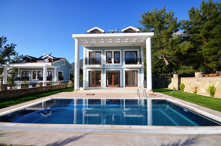 فيلا فاخرة مع بركة سباحة خاصة في فتحية