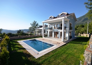 فيلا فاخرة مع بركة سباحة خاصة في فتحية