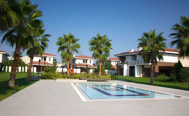 فيلا فاخرة ضمن مجمع سكني في منطقة بيليك – أنطاليا