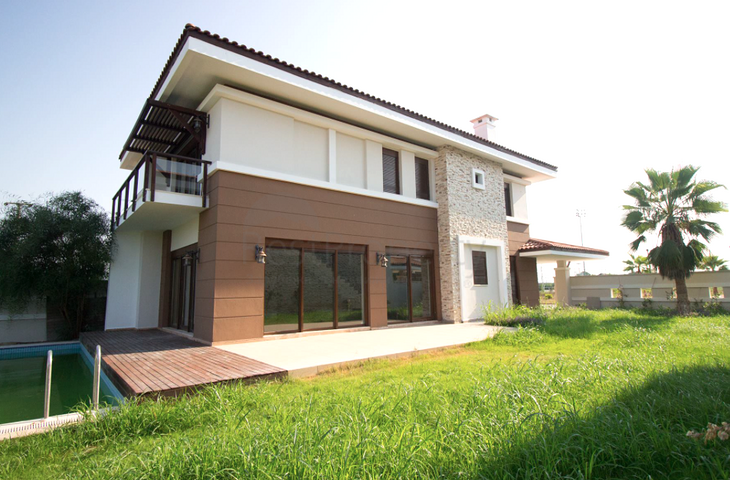 فيلا فاخرة ضمن مجمع سكني في منطقة بيليك – أنطاليا