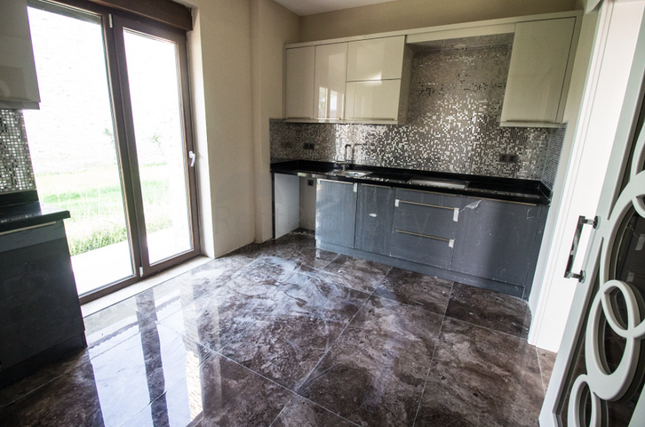 فيلا فاخرة ضمن مجمع سكني في منطقة بيليك – أنطاليا