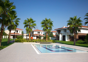 فيلا فاخرة ضمن مجمع سكني في منطقة بيليك – أنطاليا