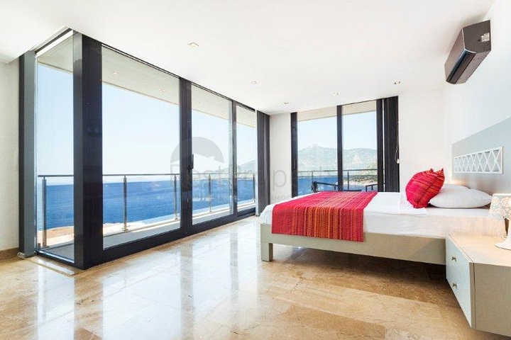 فيلا فاخرة مفروشة بإطلالة بحرية ساحرة في كالكان