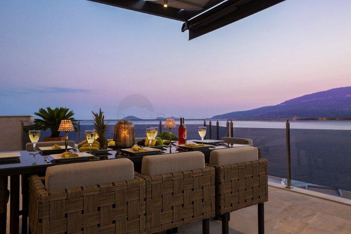 فيلا فاخرة مفروشة بإطلالة بحرية ساحرة في كالكان