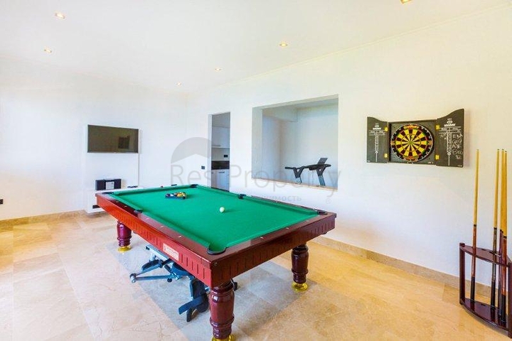 فيلا فاخرة مفروشة بإطلالة بحرية ساحرة في كالكان