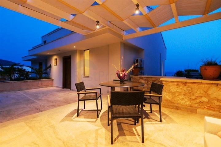 دوبلكس فاخرة ومفروشة مع مناظر ساحرة للبحر في كالكان – كاس