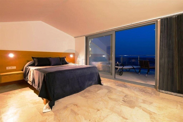 دوبلكس فاخرة ومفروشة مع مناظر ساحرة للبحر في كالكان – كاس