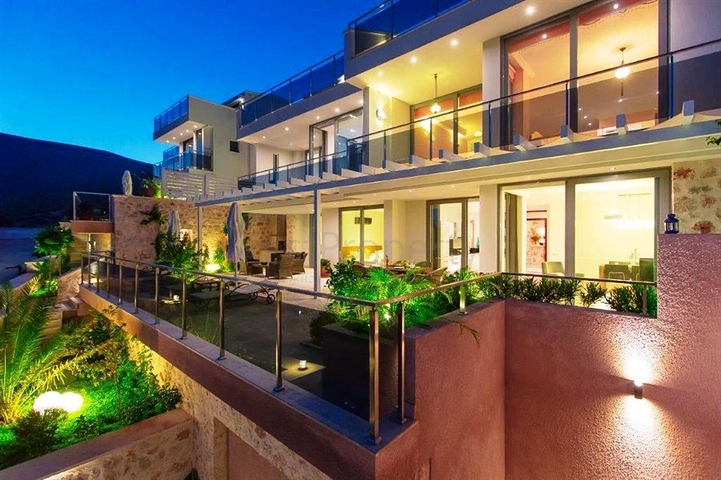 دوبلكس فاخرة ومفروشة مع مناظر ساحرة للبحر في كالكان – كاس