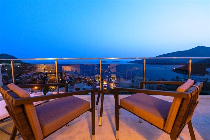 دوبلكس فاخرة ومفروشة مع مناظر ساحرة للبحر في كالكان – كاس