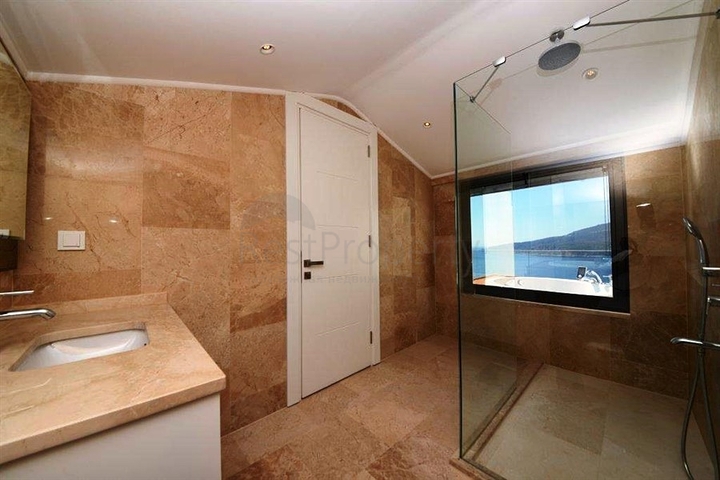 شقق دوبلكس فاخرة ضمن مجمع بإطلالات بحرية ساحرة في كالكان – كاس