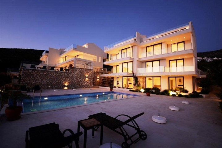 شقق دوبلكس فاخرة ضمن مجمع بإطلالات بحرية ساحرة في كالكان – كاس