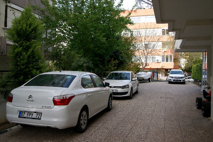 شقة مفروشة على مسافة 450 متر عن البحر في حي ليمان من منطقة كونيالتي – أنطاليا