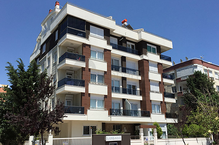 شقة مفروشة على مسافة 450 متر عن البحر في حي ليمان من منطقة كونيالتي – أنطاليا