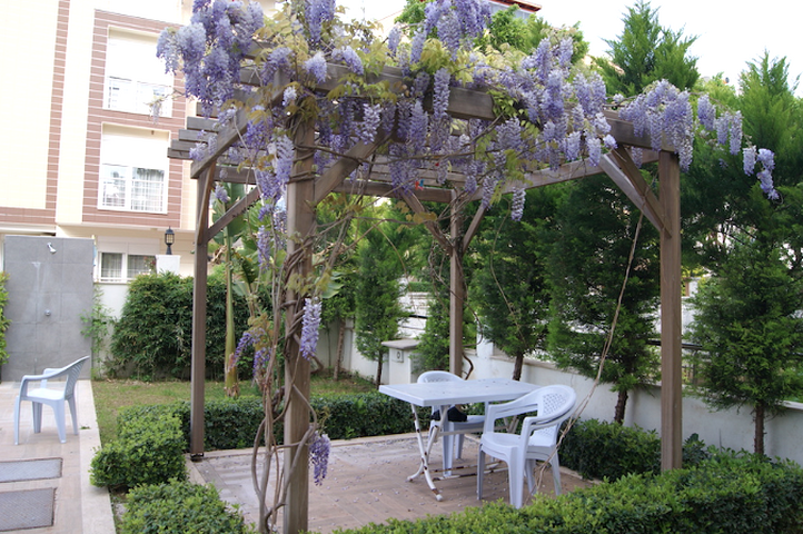 شقة مفروشة على مسافة 450 متر عن البحر في حي ليمان من منطقة كونيالتي – أنطاليا