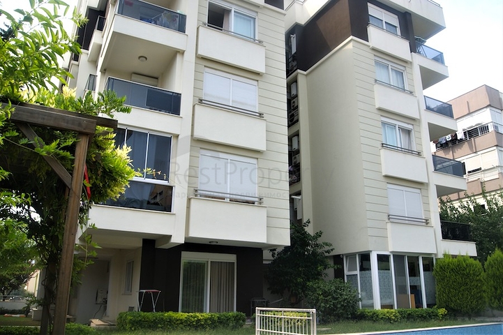 شقة مفروشة على مسافة 450 متر عن البحر في حي ليمان من منطقة كونيالتي – أنطاليا