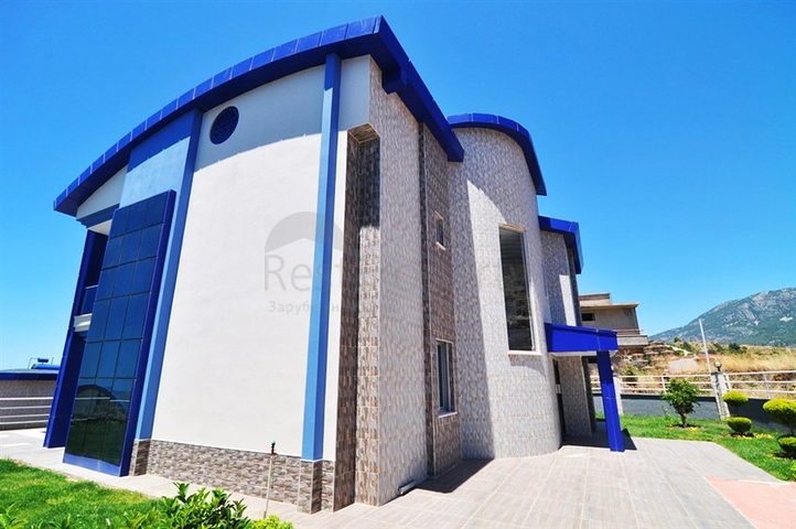 فيلا فاخرة وراقية بإطلالات ساحرة للبحر والجبال في منطقة كارجي جاك – ألانيا