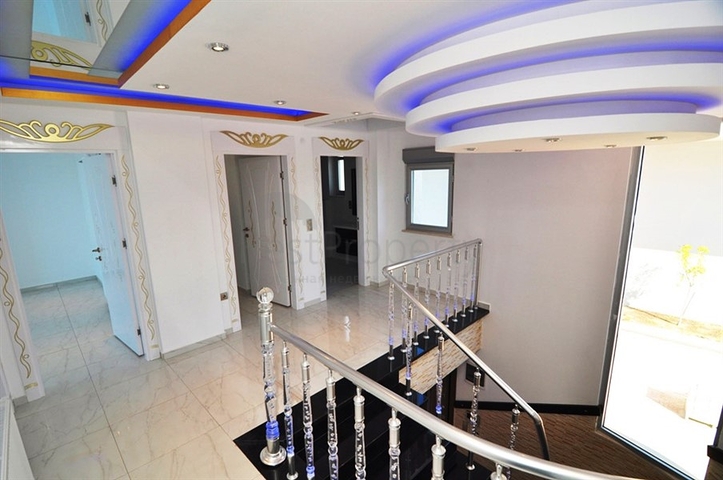 فيلا فاخرة وراقية بإطلالات ساحرة للبحر والجبال في منطقة كارجي جاك – ألانيا