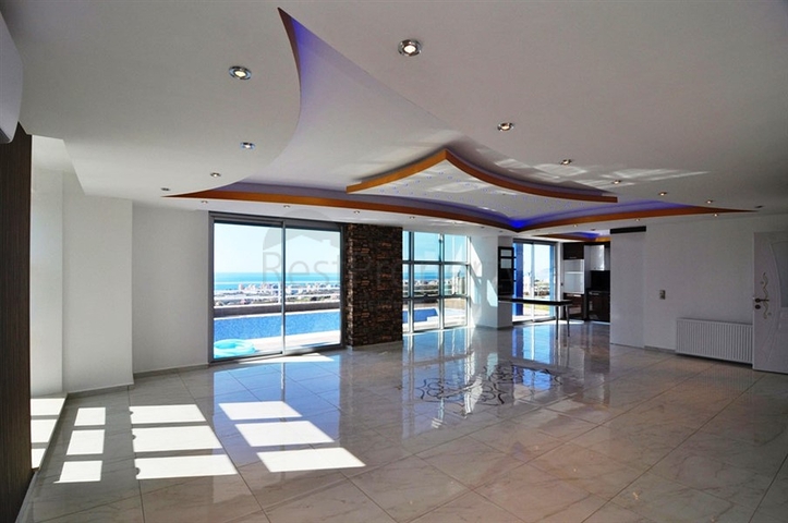 فيلا فاخرة وراقية بإطلالات ساحرة للبحر والجبال في منطقة كارجي جاك – ألانيا