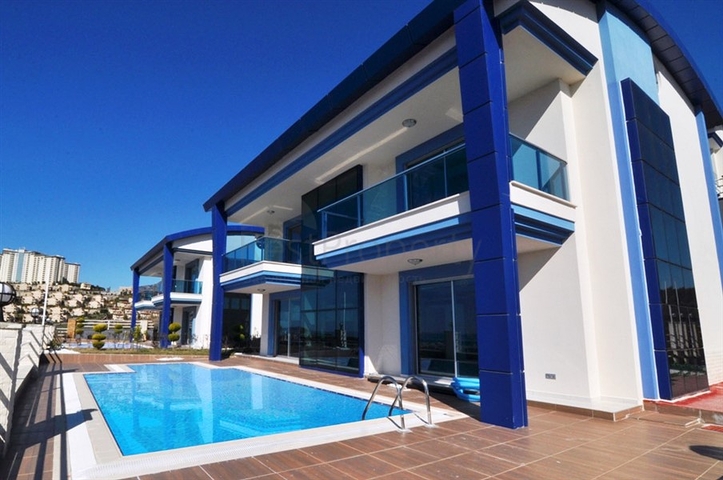 فيلا فاخرة وراقية بإطلالات ساحرة للبحر والجبال في منطقة كارجي جاك – ألانيا