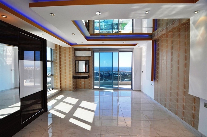 فيلا فاخرة وراقية بإطلالات ساحرة للبحر والجبال في منطقة كارجي جاك – ألانيا