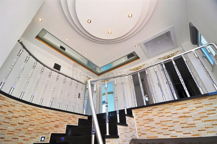 فيلا فاخرة وراقية بإطلالات ساحرة للبحر والجبال في منطقة كارجي جاك – ألانيا