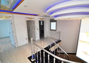 فيلا فاخرة وراقية بإطلالات ساحرة للبحر والجبال في منطقة كارجي جاك – ألانيا