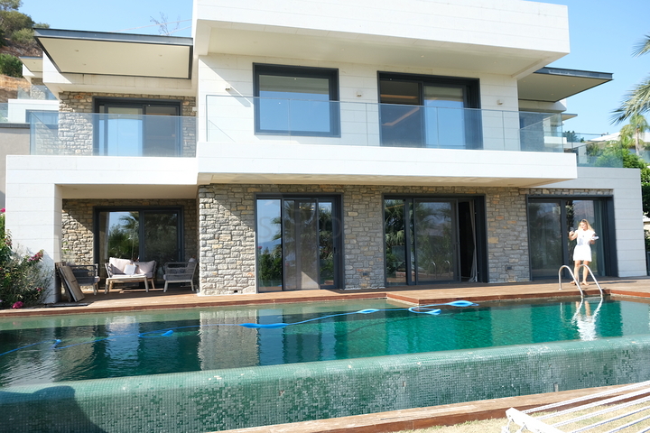 مشروع فيلا فاخرة مطلة على القلعة القديمة والبحر في وسط بودروم