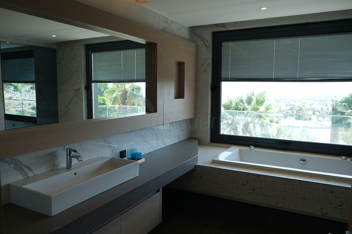 مشروع فيلا فاخرة مطلة على القلعة القديمة والبحر في وسط بودروم