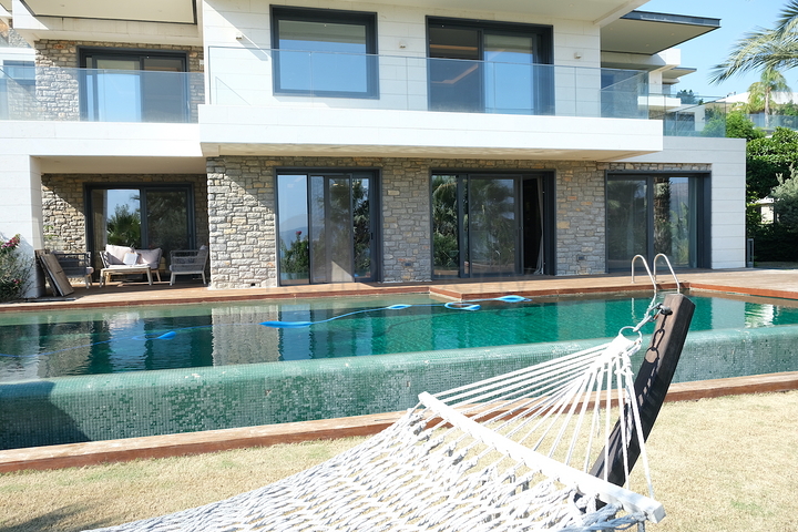 مشروع فيلا فاخرة مطلة على القلعة القديمة والبحر في وسط بودروم