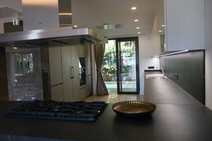 مشروع فيلا فاخرة مطلة على القلعة القديمة والبحر في وسط بودروم