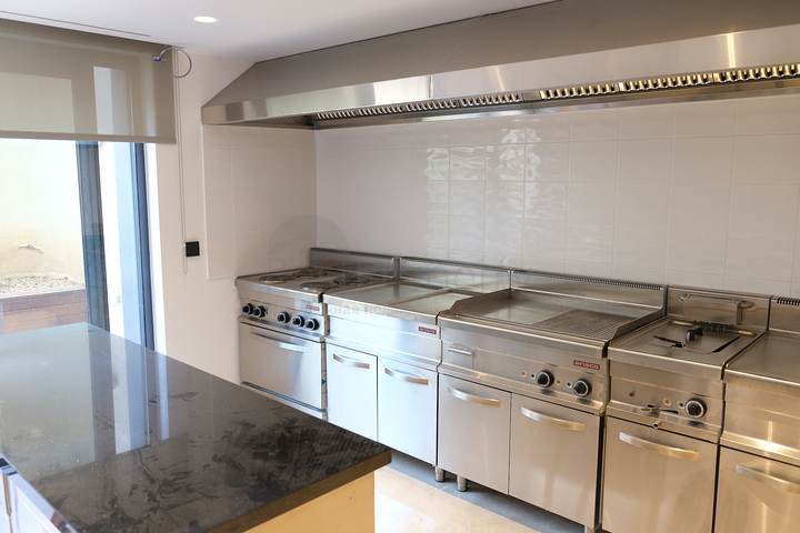 مشروع فيلا فاخرة مطلة على القلعة القديمة والبحر في وسط بودروم