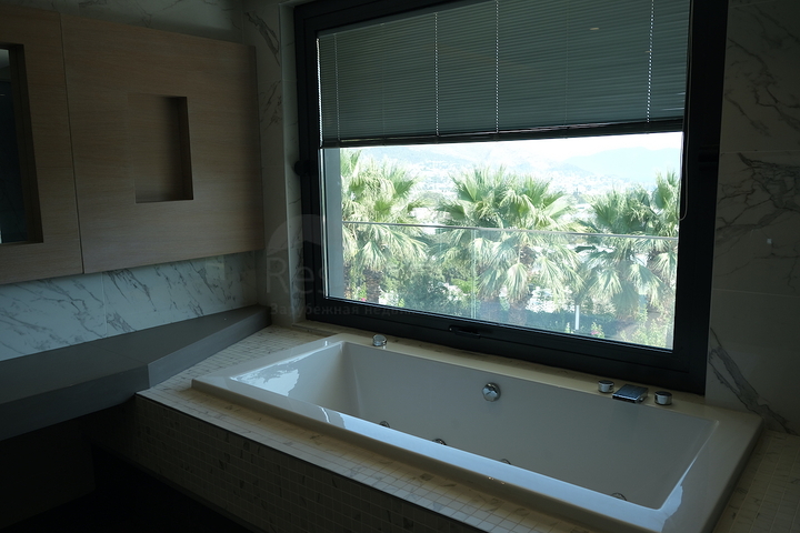 مشروع فيلا فاخرة مطلة على القلعة القديمة والبحر في وسط بودروم