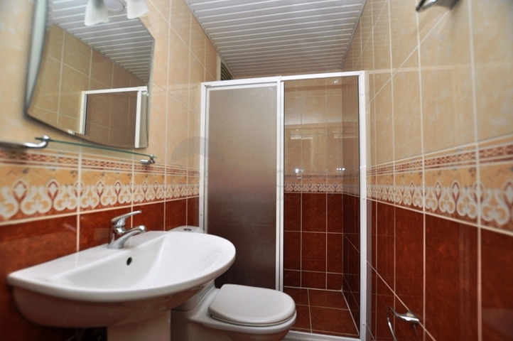 شقة مؤثثة بالكامل على مسافة قريبة من البحر في منطقة محمودلار – ألانيا