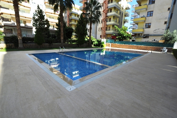 شقة مؤثثة بالكامل على مسافة قريبة من البحر في منطقة محمودلار – ألانيا