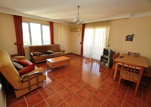 شقة مؤثثة بالكامل على مسافة قريبة من البحر في منطقة محمودلار – ألانيا