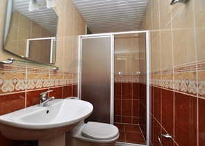 شقة مؤثثة بالكامل على مسافة قريبة من البحر في منطقة محمودلار – ألانيا